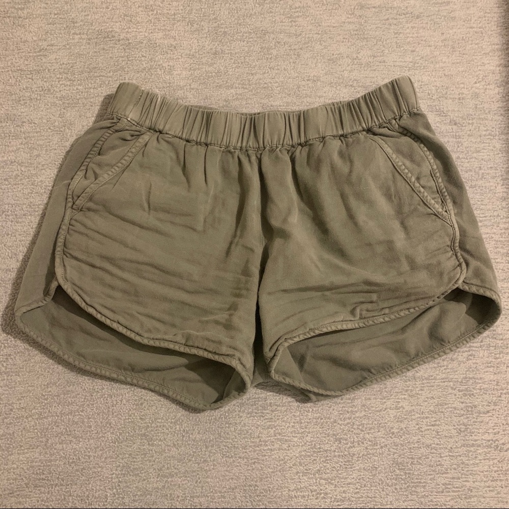 Madewell olive shorts!